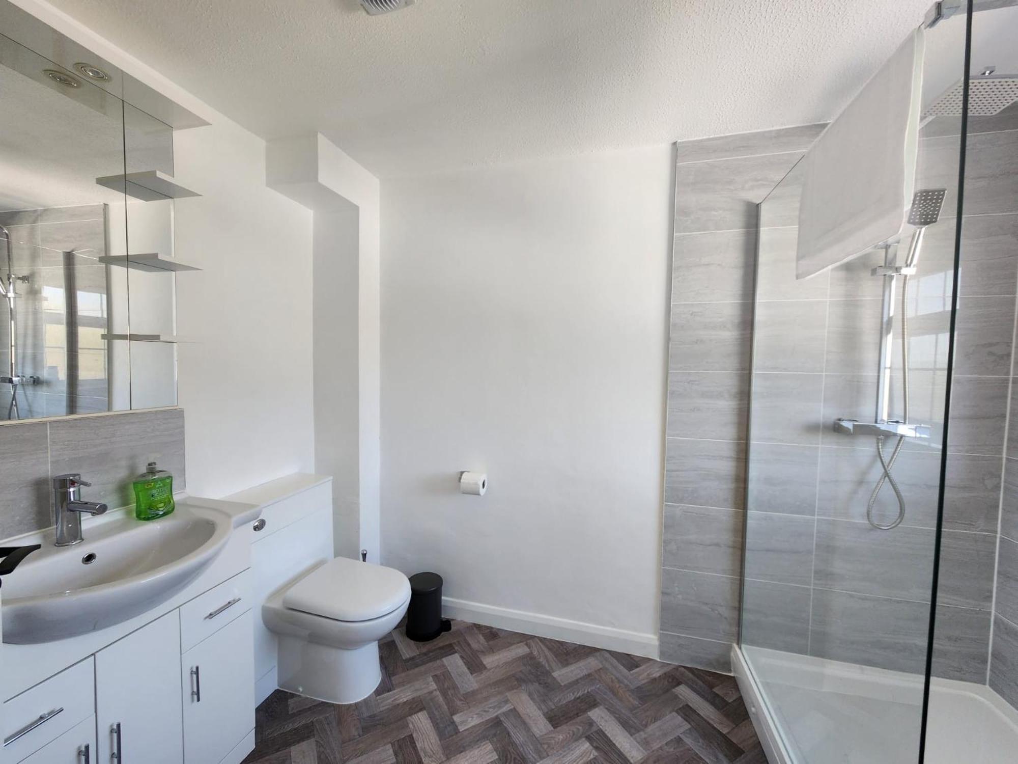 Kennedy Villa - 5 Bedroom House With Hot Tub, Wifi, Free Parkings, Close To Bicester Village Экстерьер фото